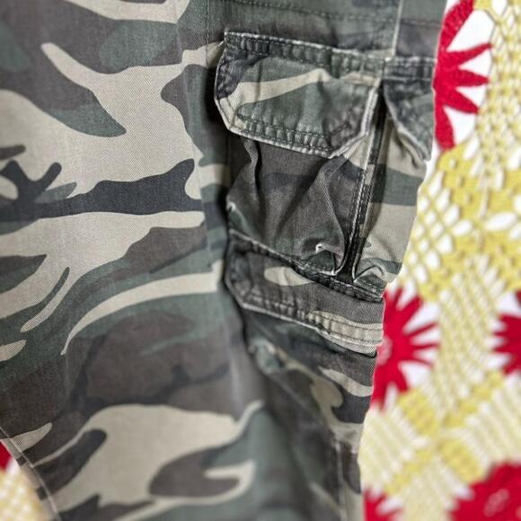 Wrangler Jeans Cargo Camo Pants / Size 40 X 28 - Picture 8 of 15